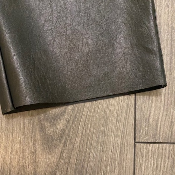 Oak + Fort Vegan Black Leather Cropped Raw Hem Pants Size Medium - Picture 3 of 8